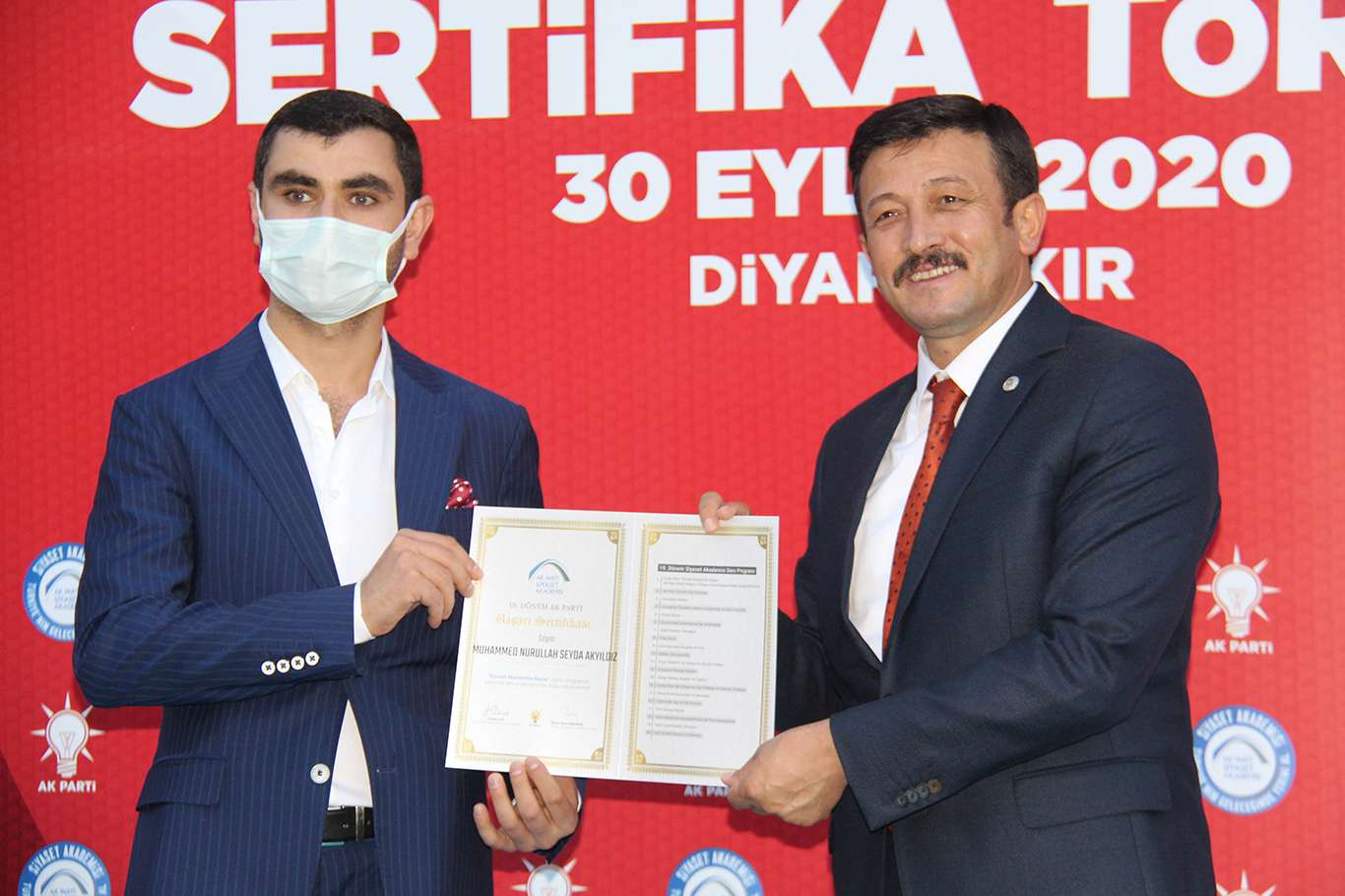 Diyarbakır'da 19’uncu dönem siyaset akademi töreni düzenlendi